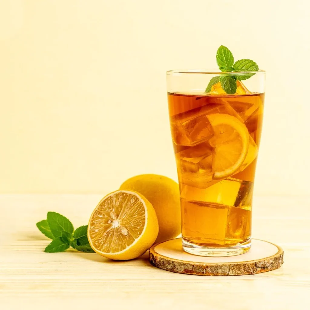 Long Island Iced Tea cocktail with lemon wedge