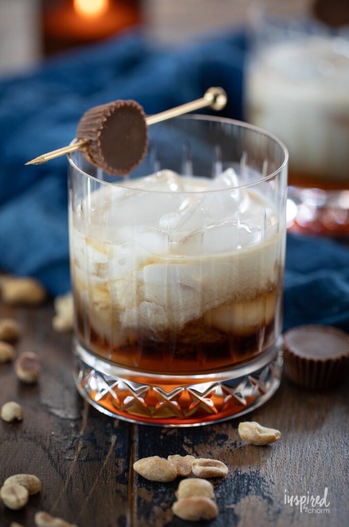 White Russian cocktail ingredients vodka coffee liqueur cream