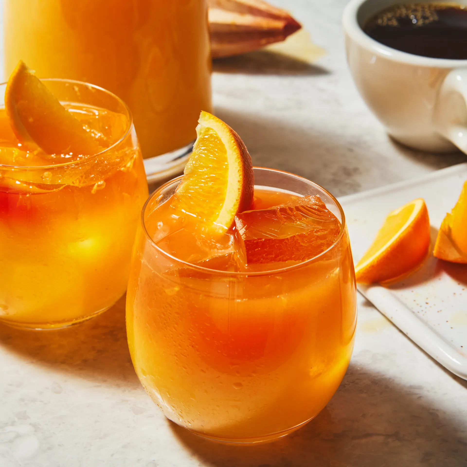 Screwdriver cocktail with orange slice garnish