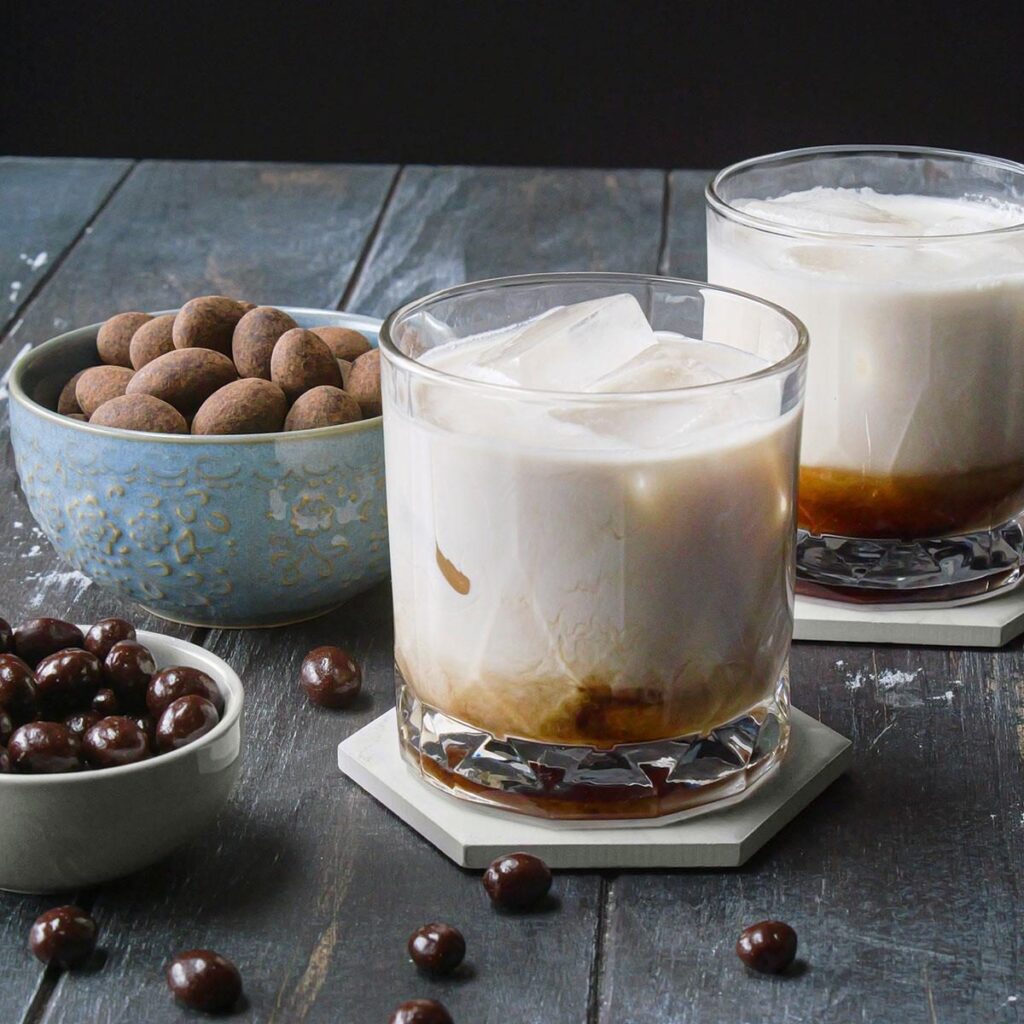 White Russian cocktail ingredients vodka coffee liqueur cream