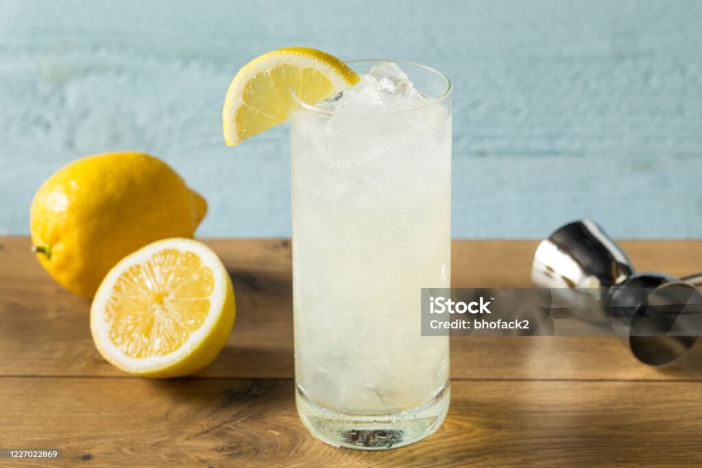 Tom Collins cocktail with lemon garnish