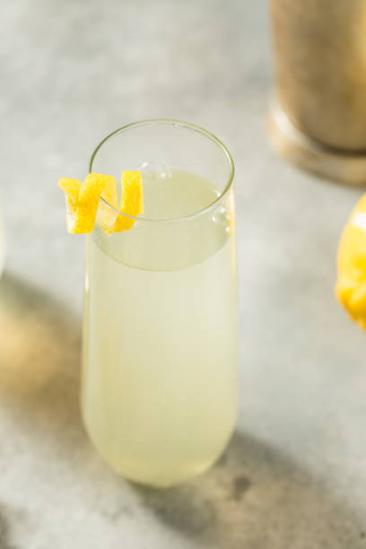 Tom Collins cocktail with lemon garnish