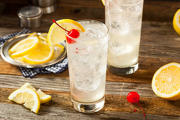 Tom Collins cocktail with lemon garnish